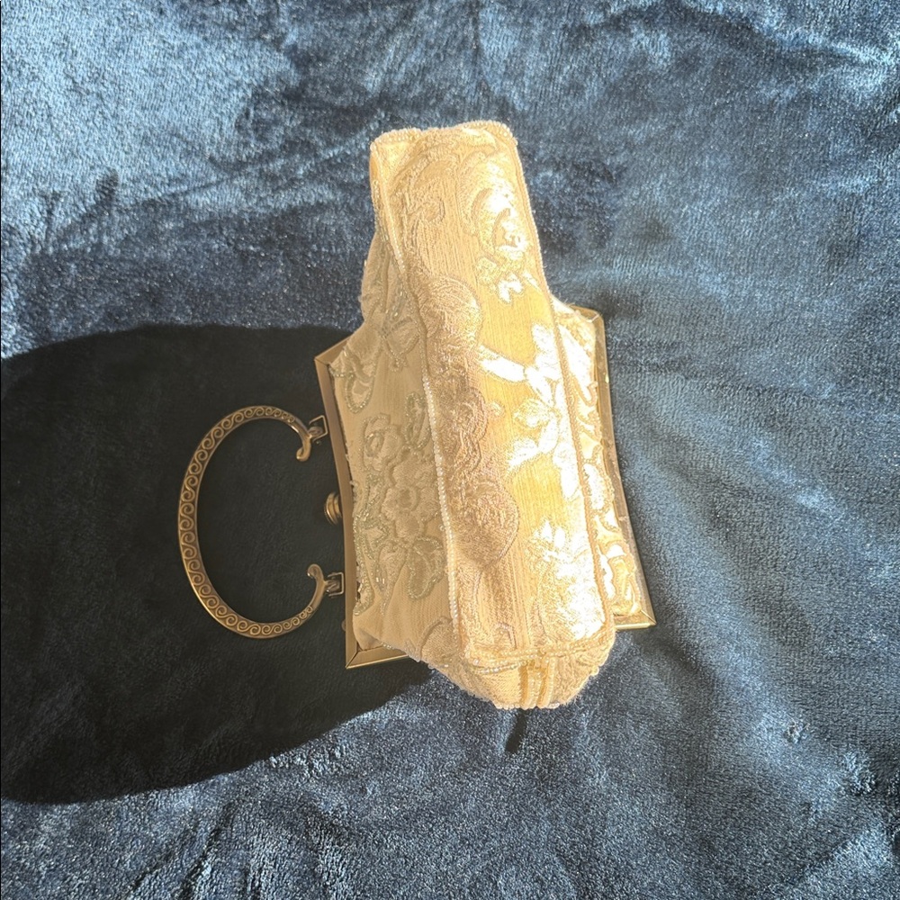 Vintage-Inspired Cream Clutch with Gold Handle - Picture 6 of 11